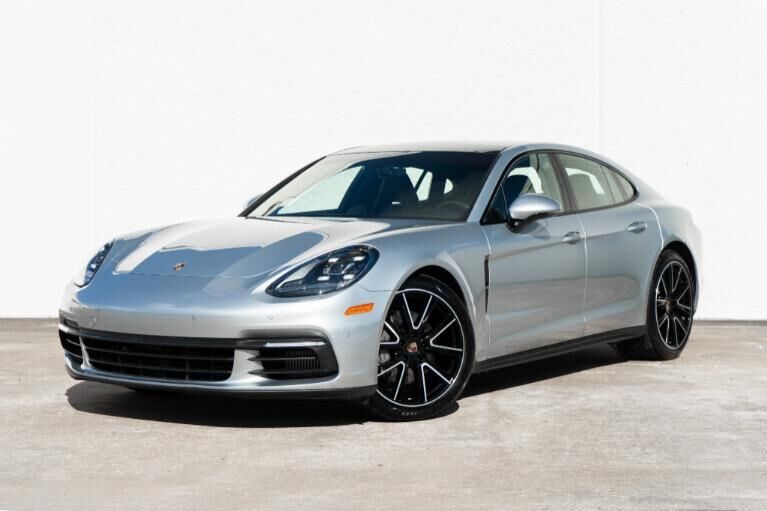 2018 PORSCHE Panamera