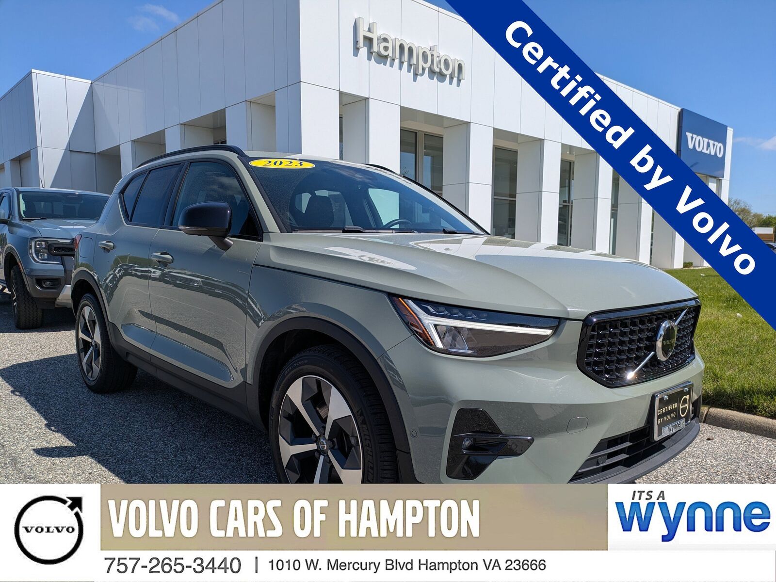 2023 VOLVO XC40