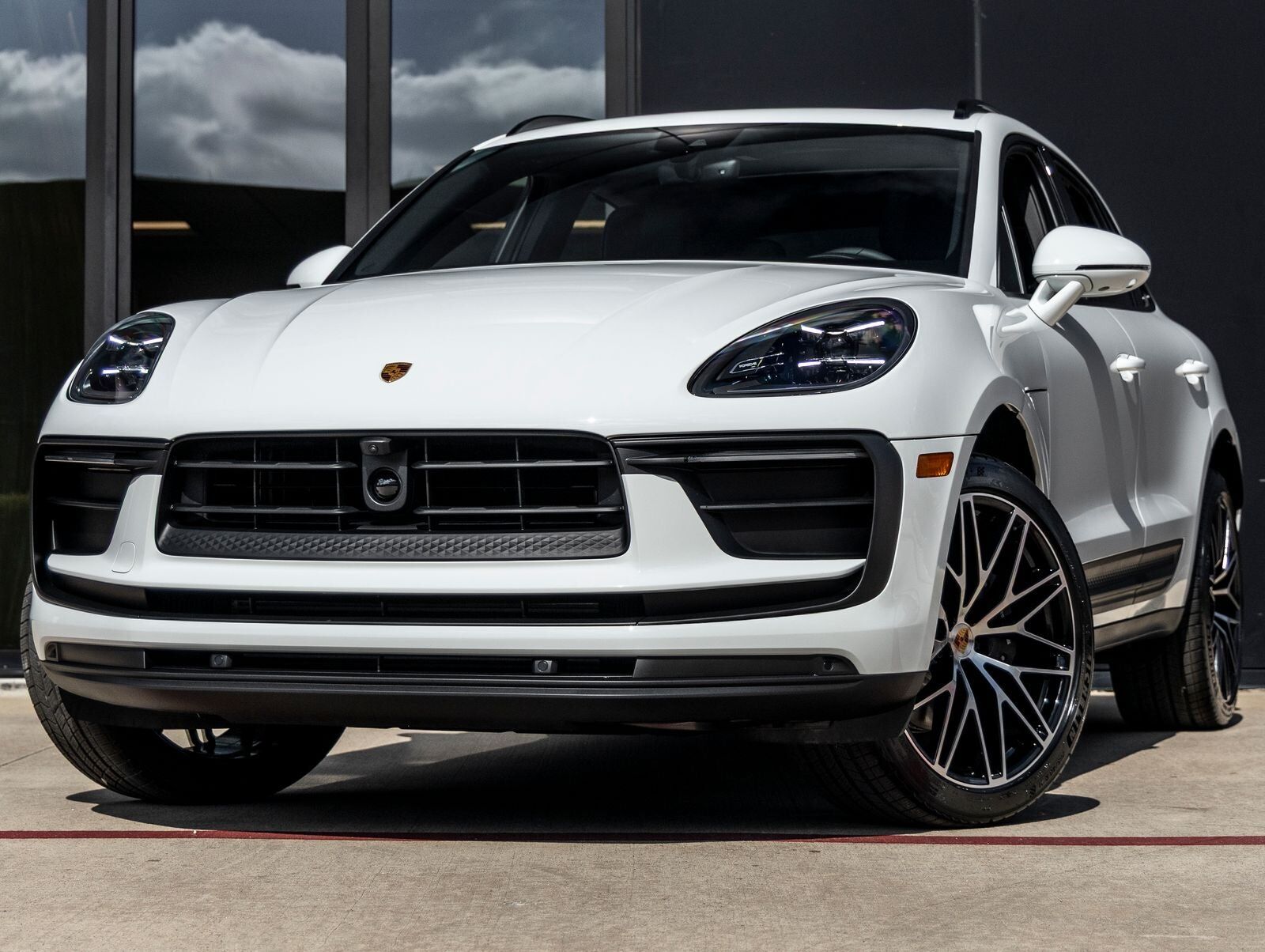 2026 PORSCHE Macan