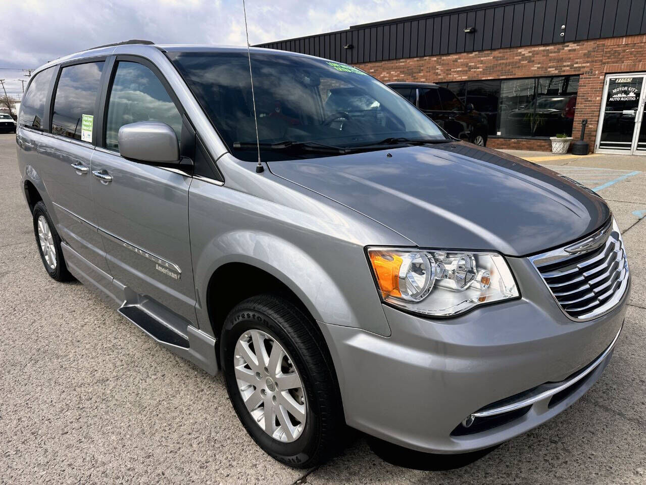 2015 CHRYSLER Town and Country