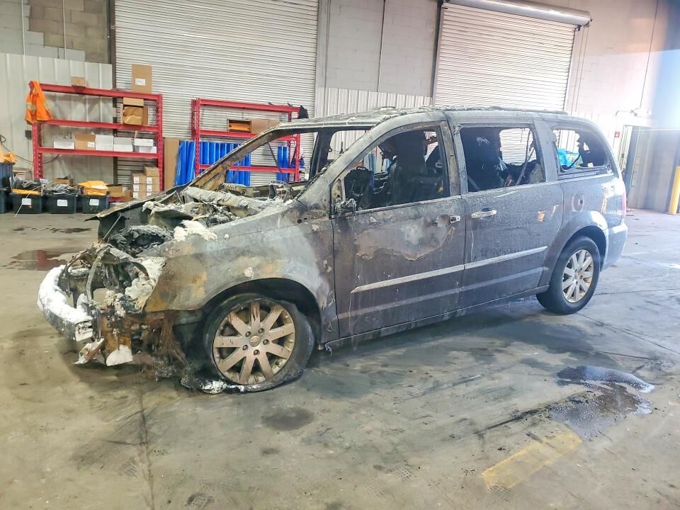 2016 CHRYSLER Town and Country