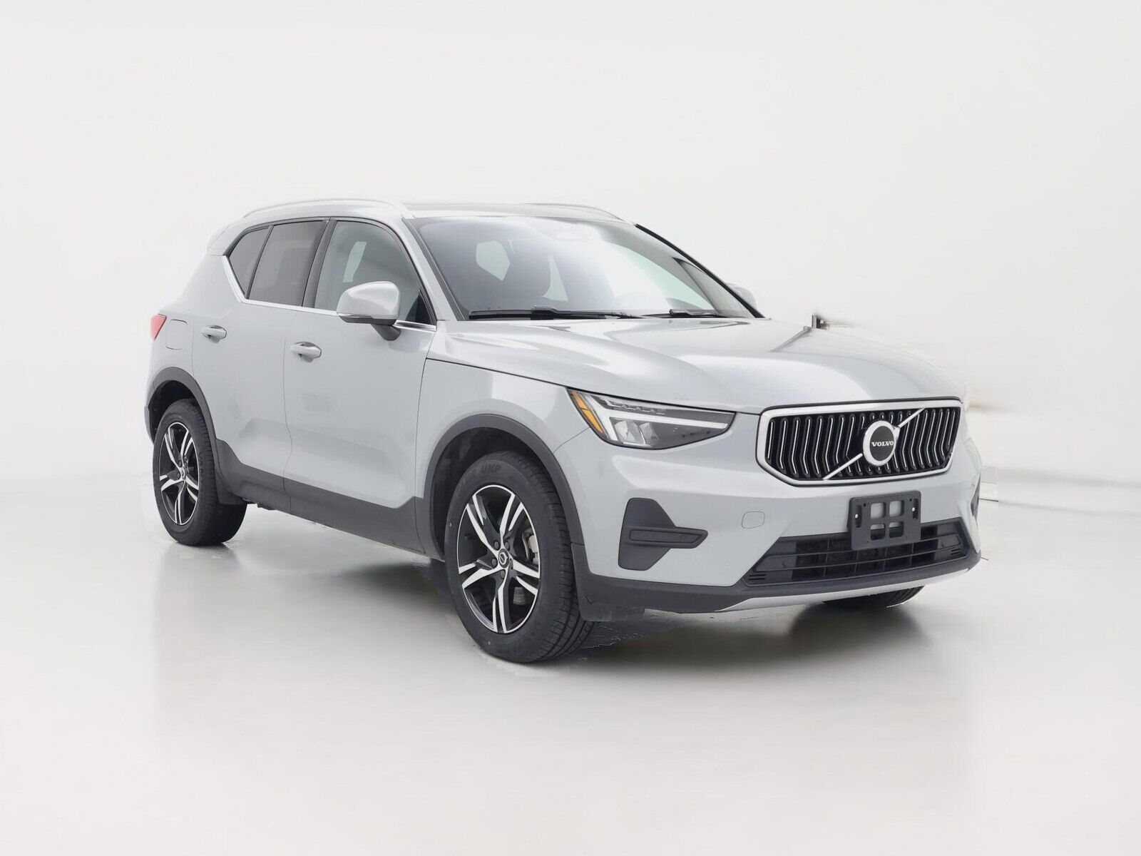 2024 VOLVO XC40