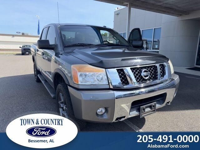 2015 NISSAN Titan