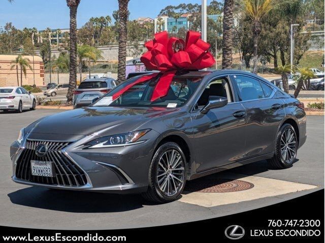 2025 LEXUS ES