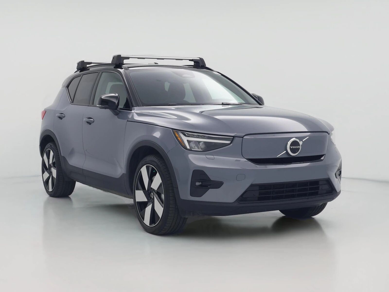 2023 VOLVO XC40