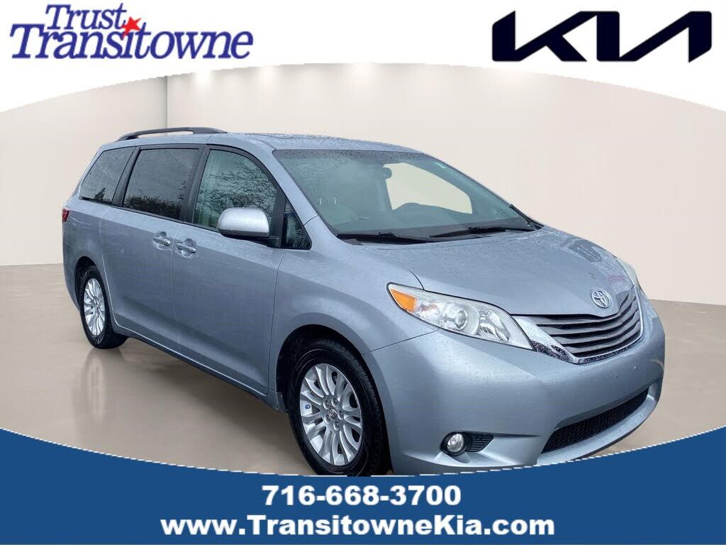 2016 TOYOTA Sienna