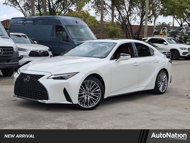2022 LEXUS IS