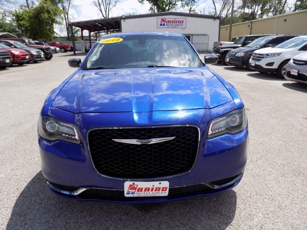 2019 CHRYSLER 300