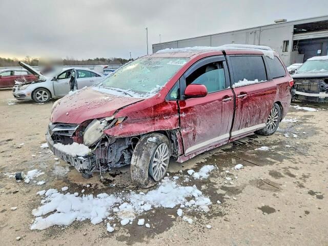 2018 TOYOTA Sienna