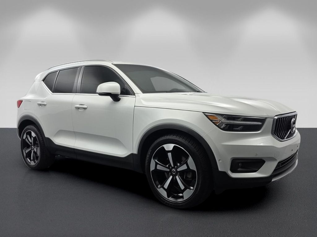 2019 VOLVO XC40