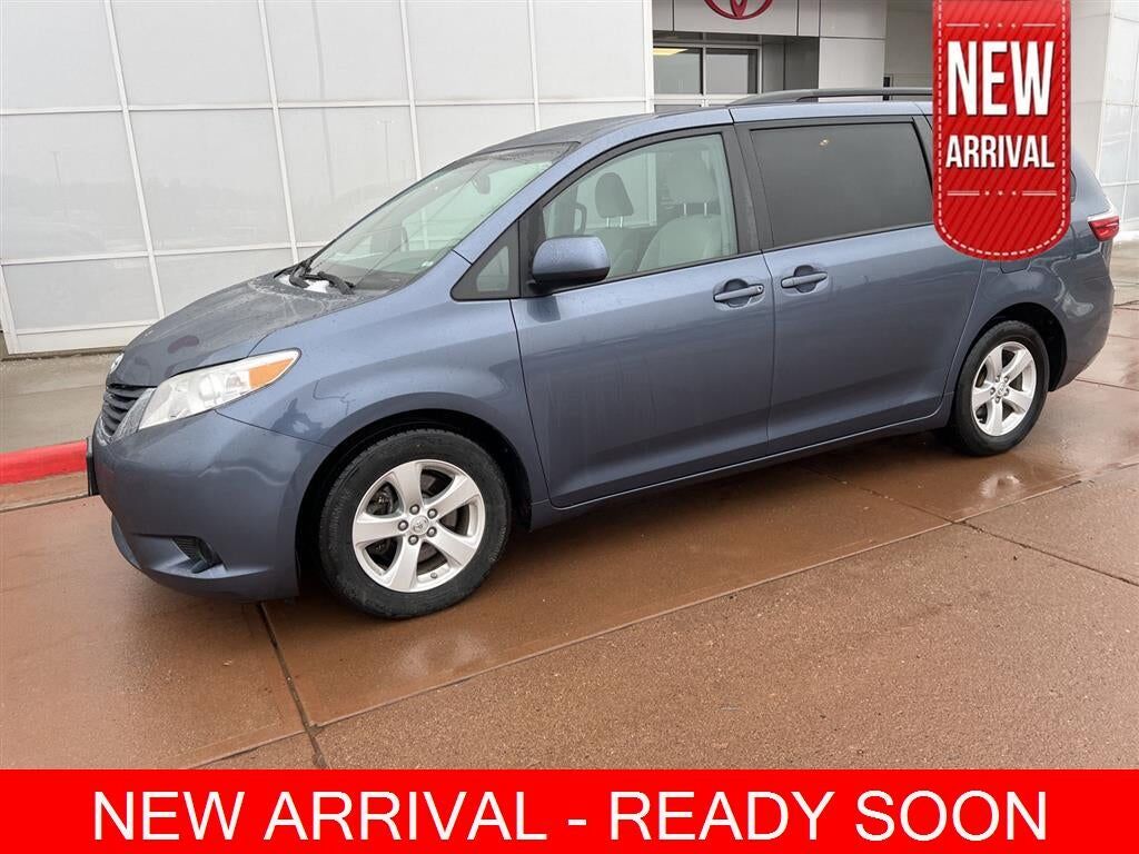 2017 TOYOTA Sienna