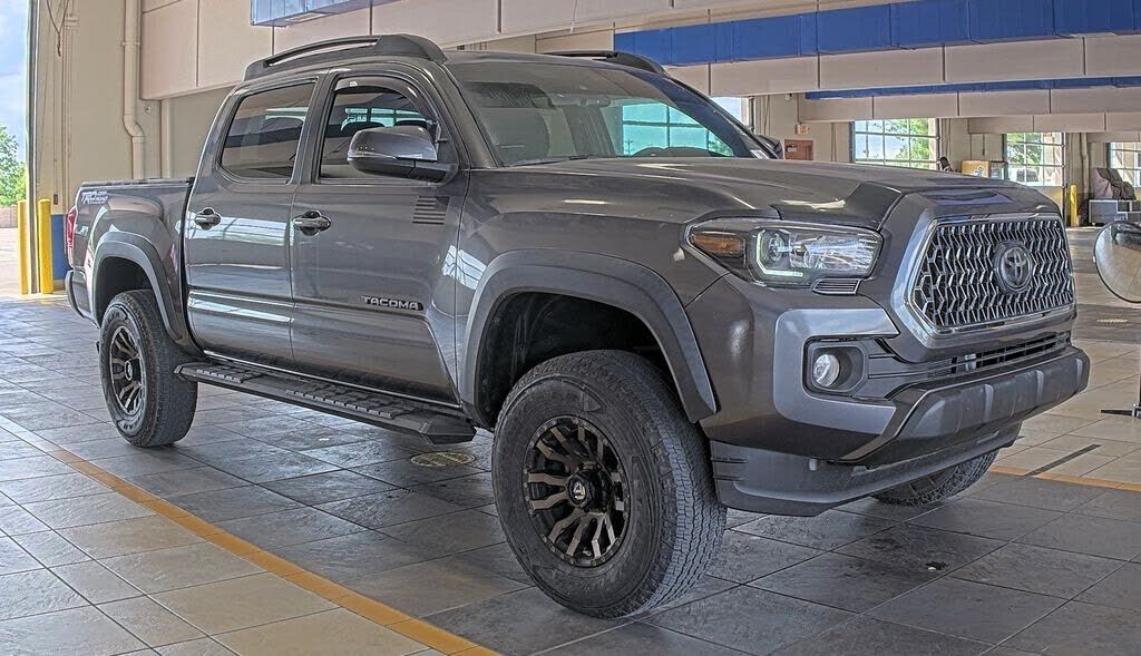 2019 TOYOTA Tacoma