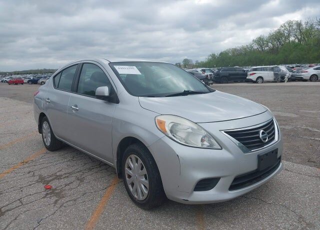 2012 NISSAN Versa