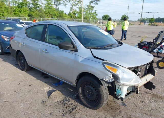 2016 NISSAN Versa