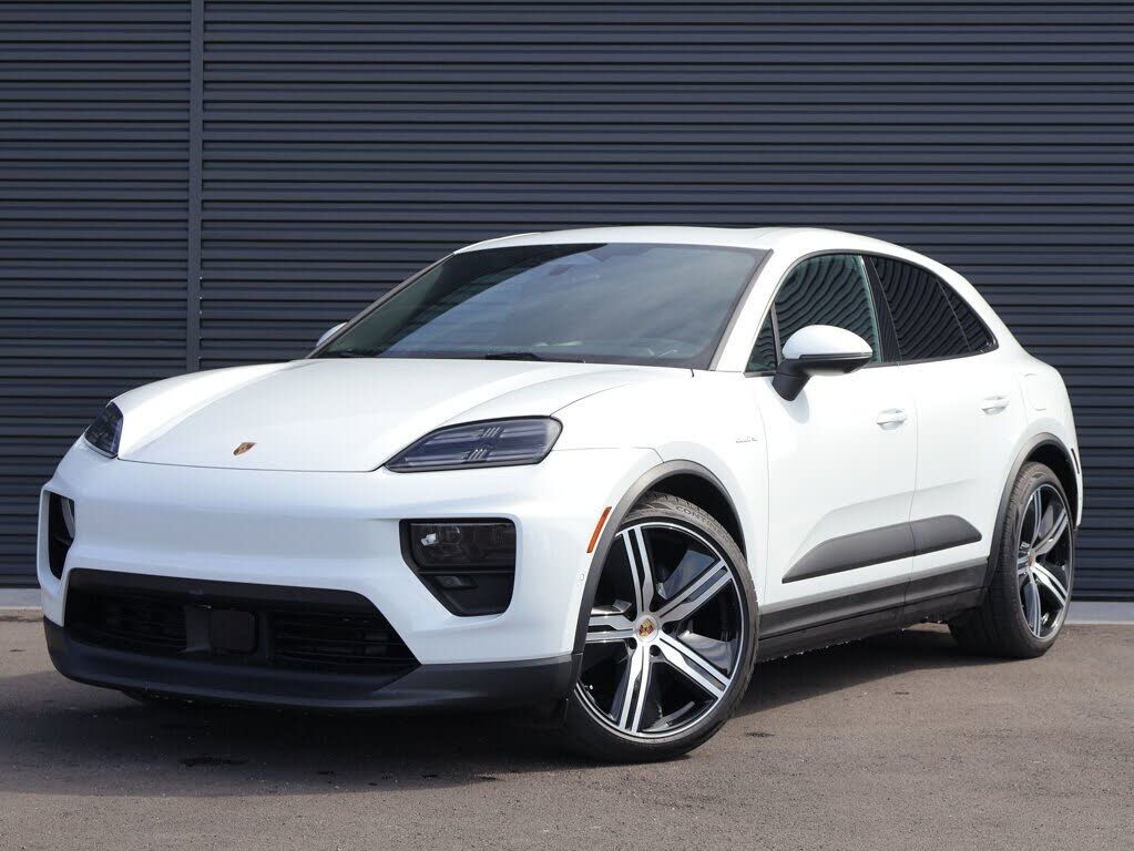 2025 PORSCHE Macan