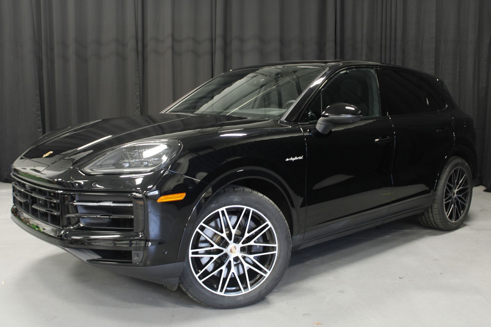 2024 PORSCHE Cayenne