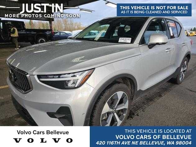 2025 VOLVO XC40