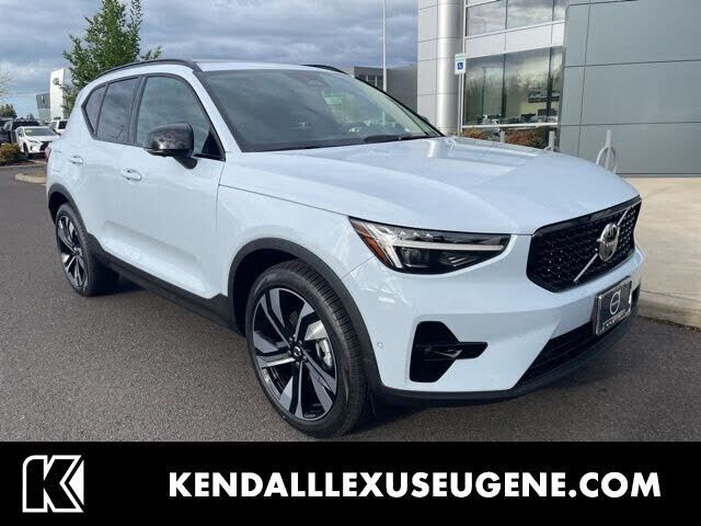 2026 VOLVO XC40