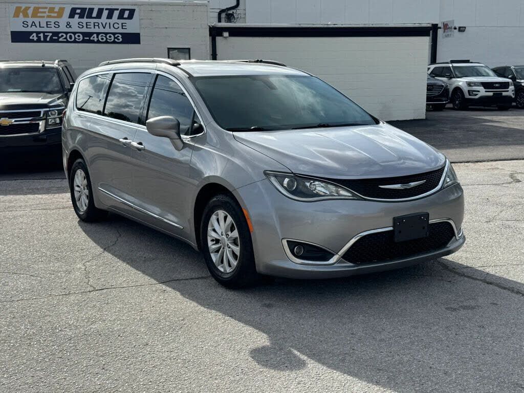 2017 CHRYSLER Pacifica
