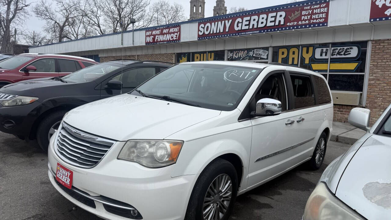 2013 CHRYSLER Town and Country