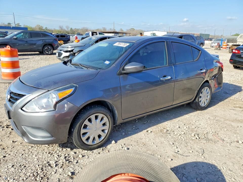 2019 NISSAN Versa
