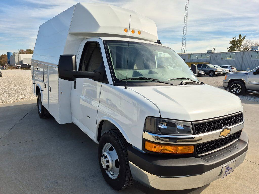 2025 CHEVROLET Express