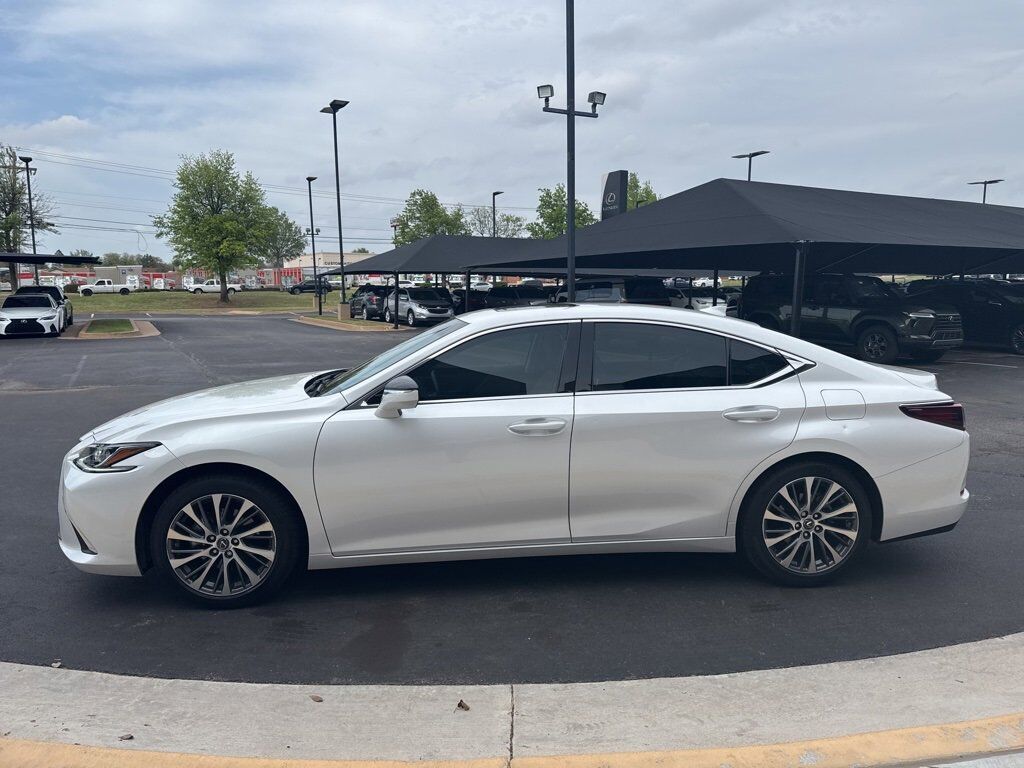 2019 LEXUS ES