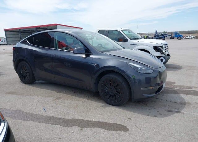 2024 TESLA Model Y