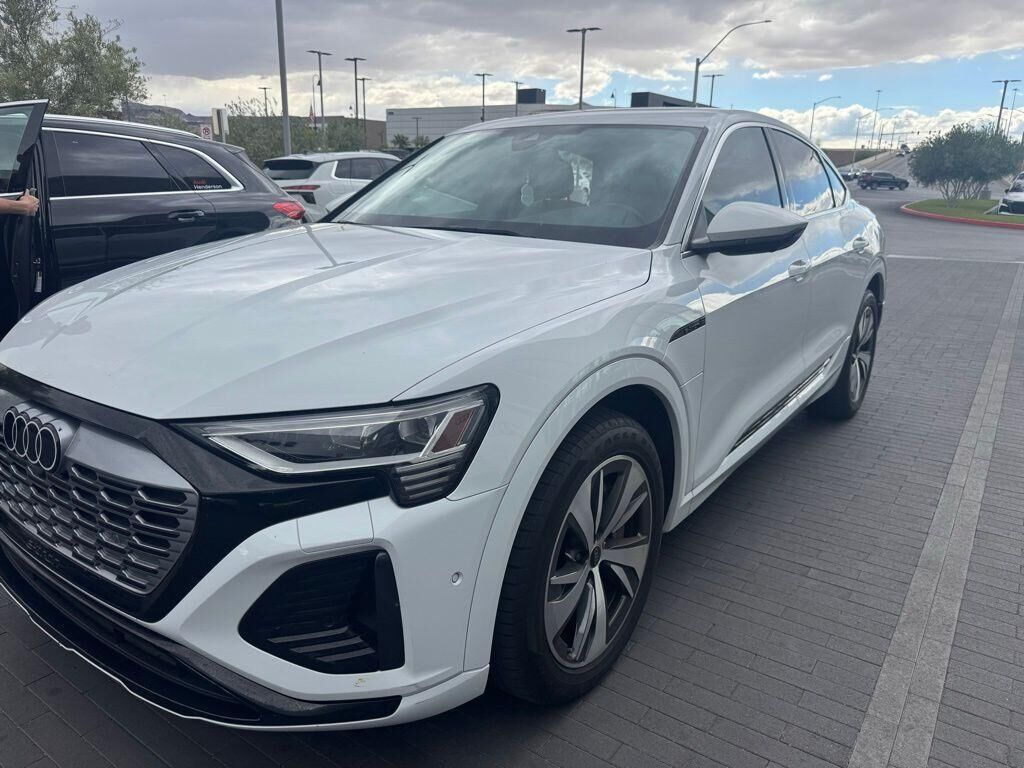 2024 AUDI Q8
