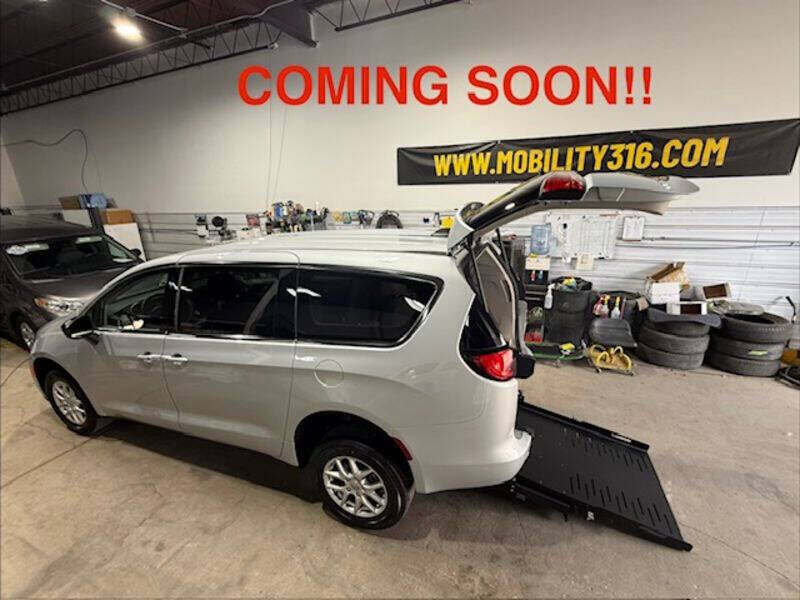 2024 CHRYSLER Voyager