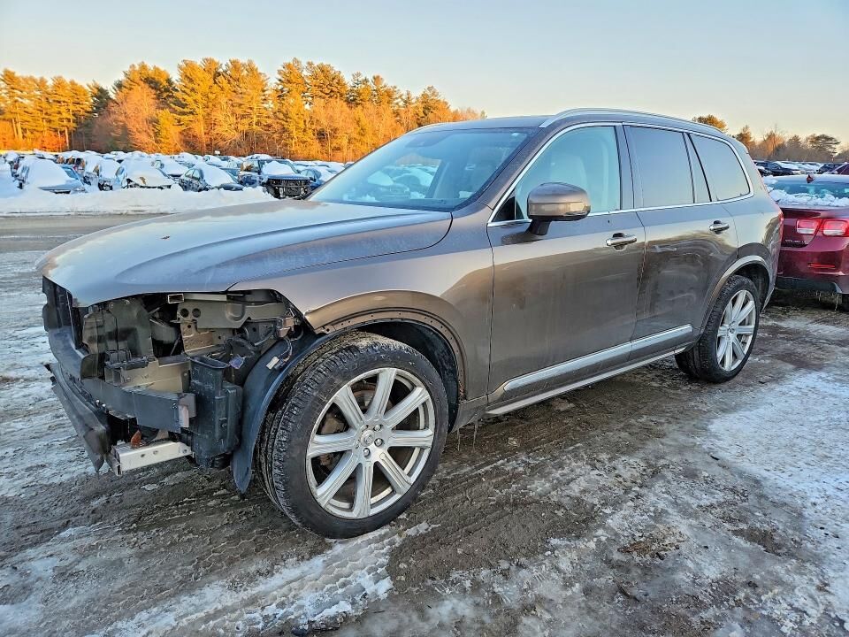 2017 VOLVO XC90