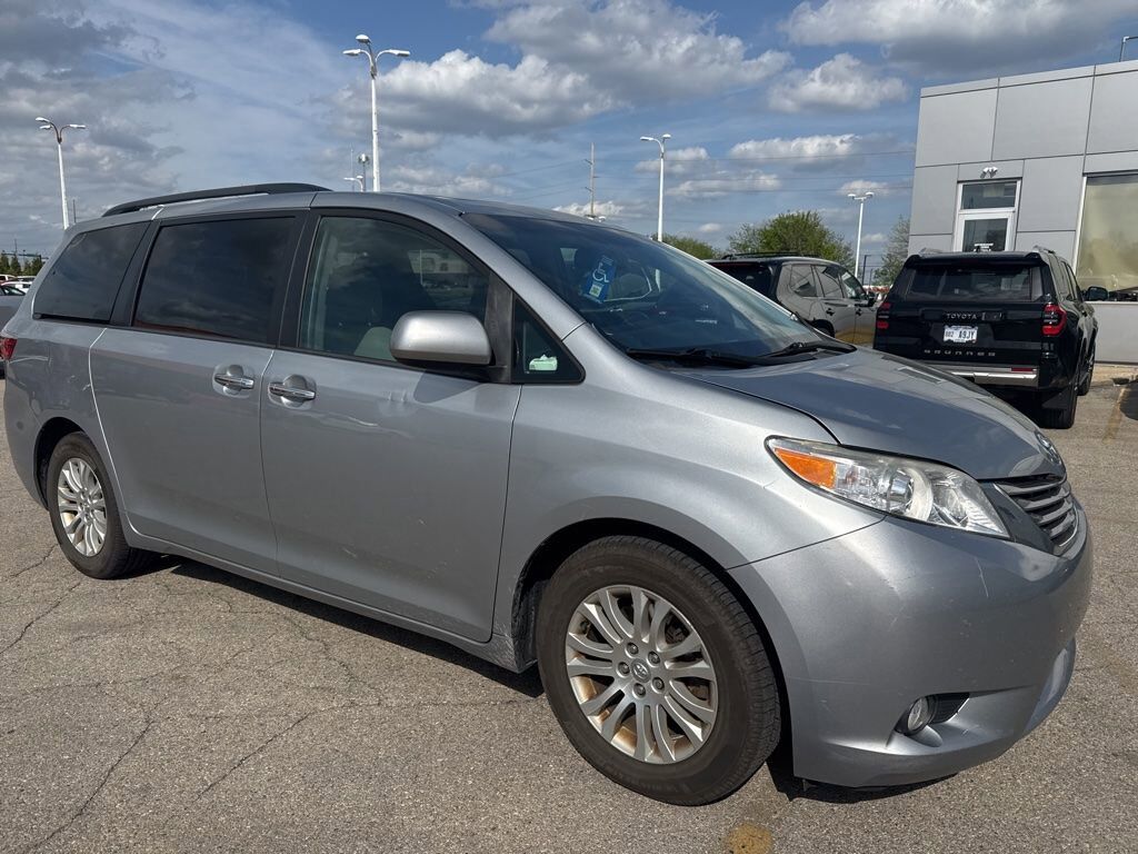 2017 TOYOTA Sienna