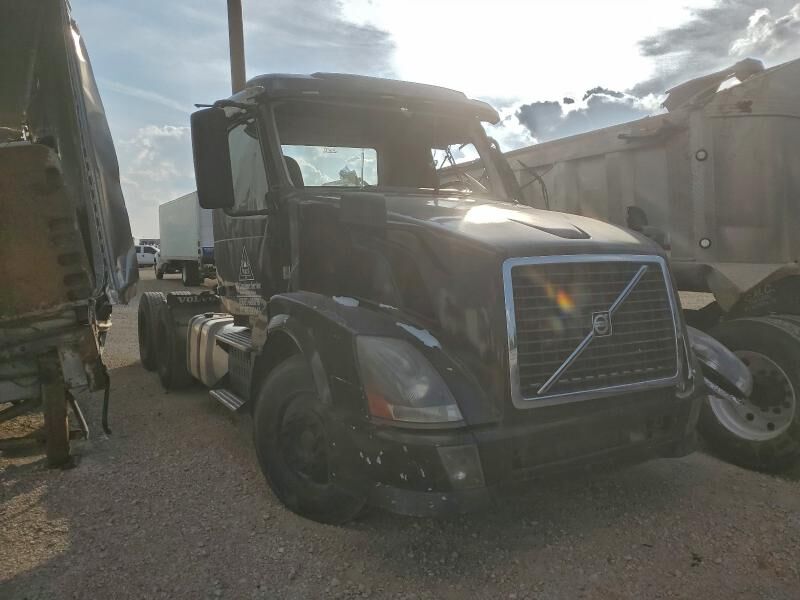 2014 VOLVO TRUCK VNL