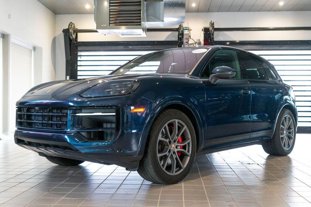 2025 PORSCHE Cayenne