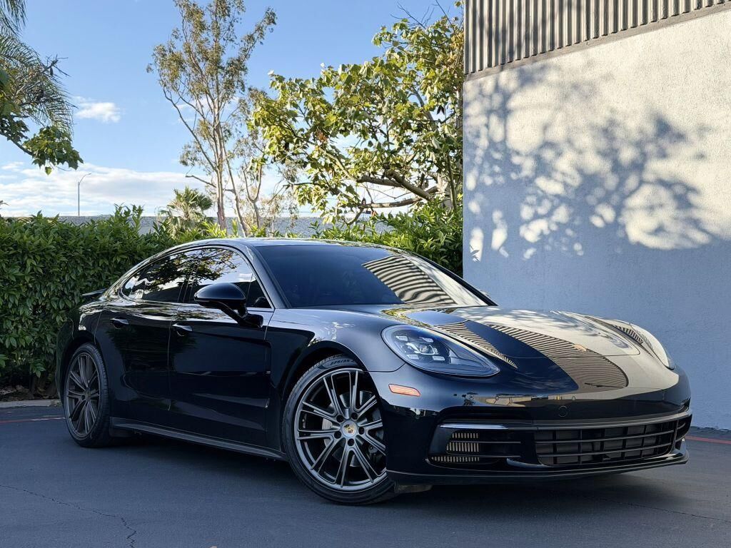 2018 PORSCHE Panamera