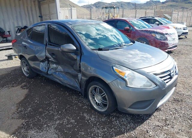 2017 NISSAN Versa