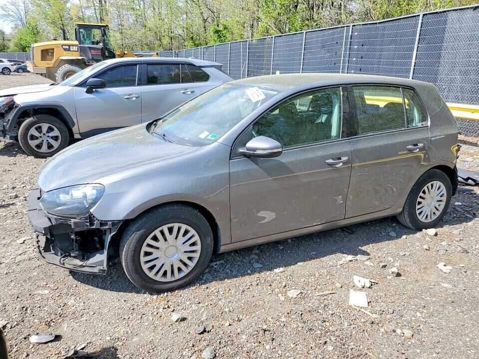 2013 VOLKSWAGEN Golf