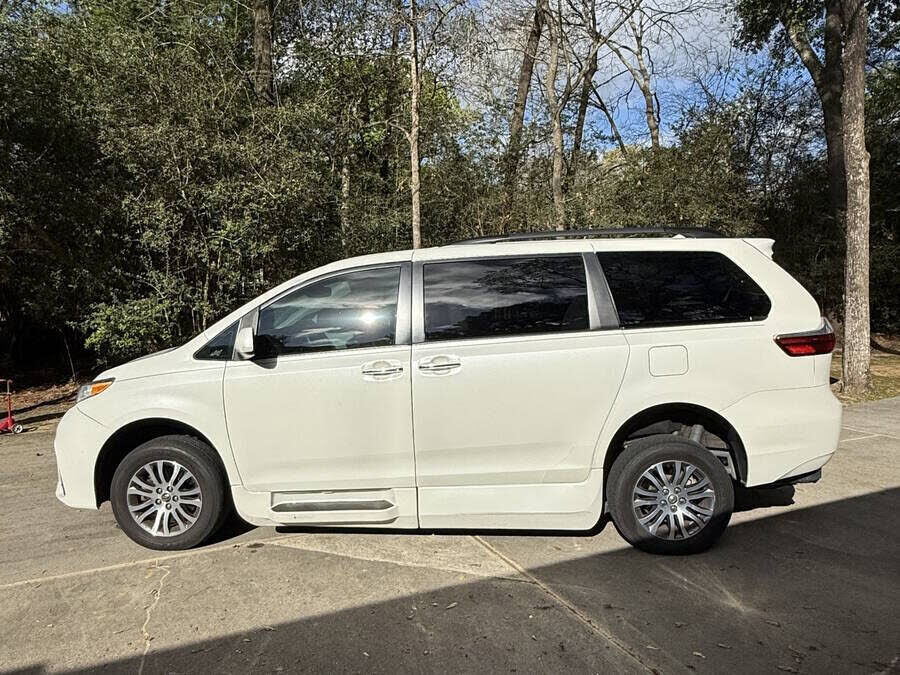 2018 TOYOTA Sienna