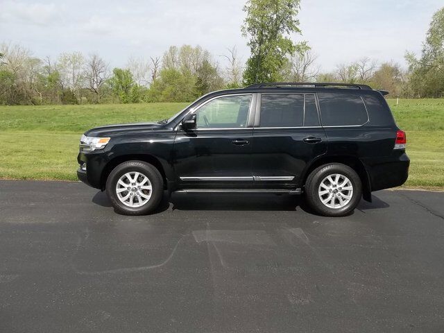 2016 TOYOTA Land Cruiser