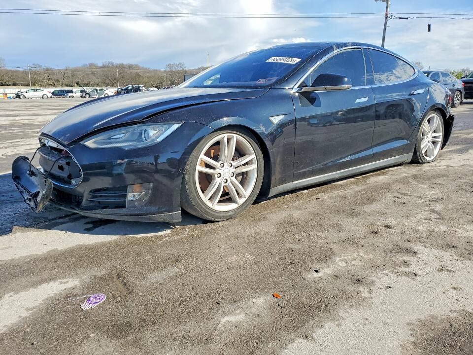 2015 TESLA Model S