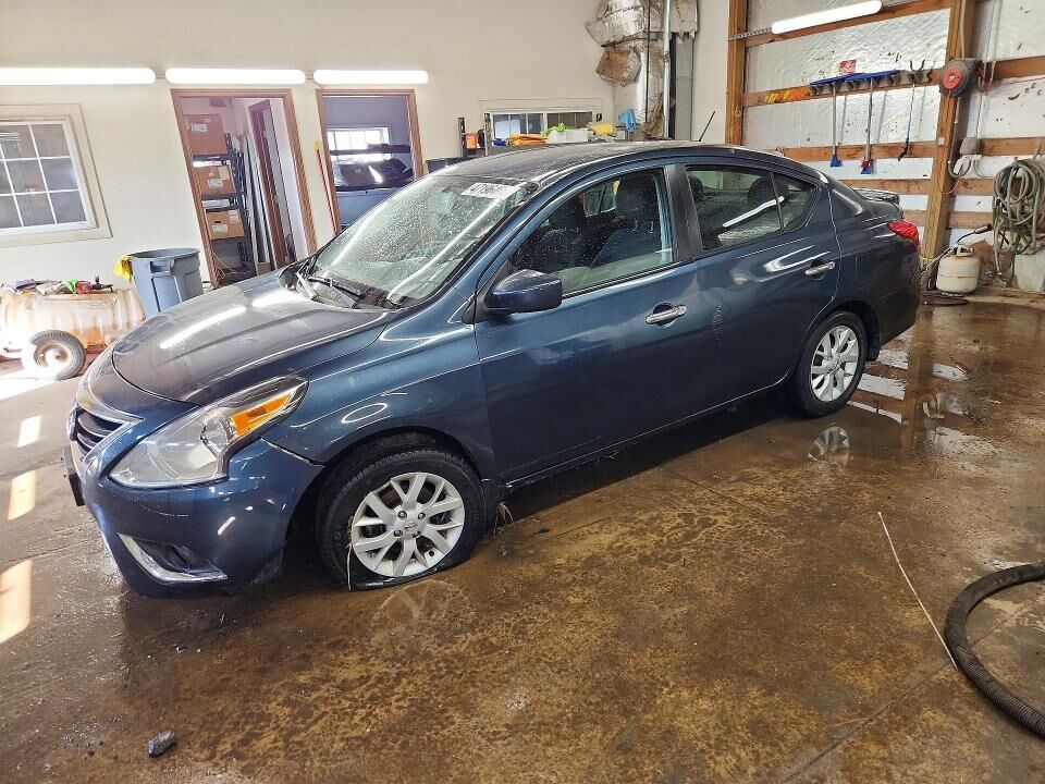 2017 NISSAN Versa