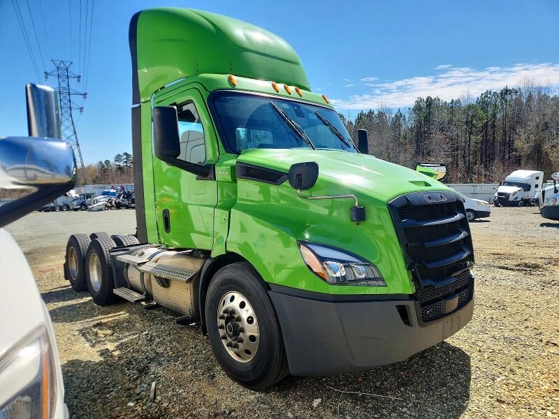 2020 FREIGHTLINER New Cascadia 116" Day cab