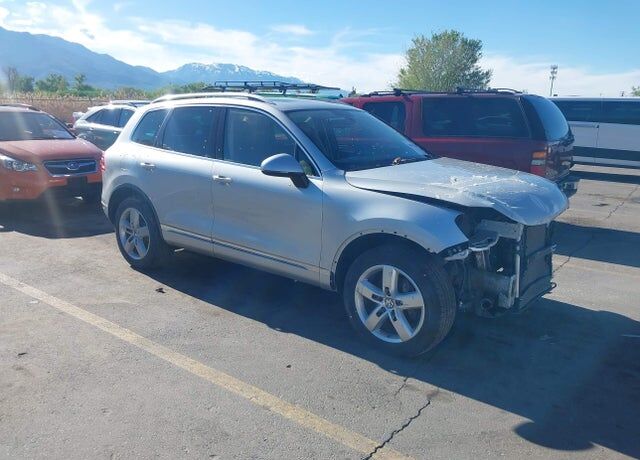 2013 VOLKSWAGEN Touareg