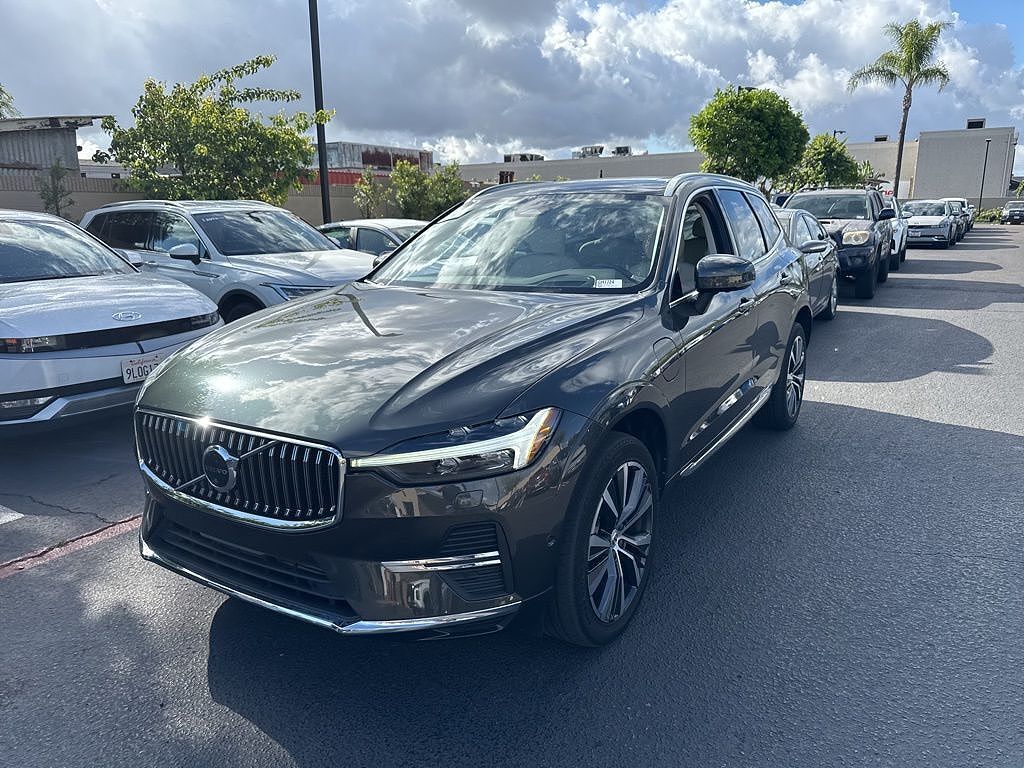 2022 VOLVO XC60