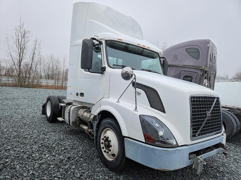2017 VOLVO TRUCK VNL