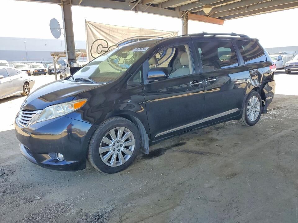 2011 TOYOTA Sienna