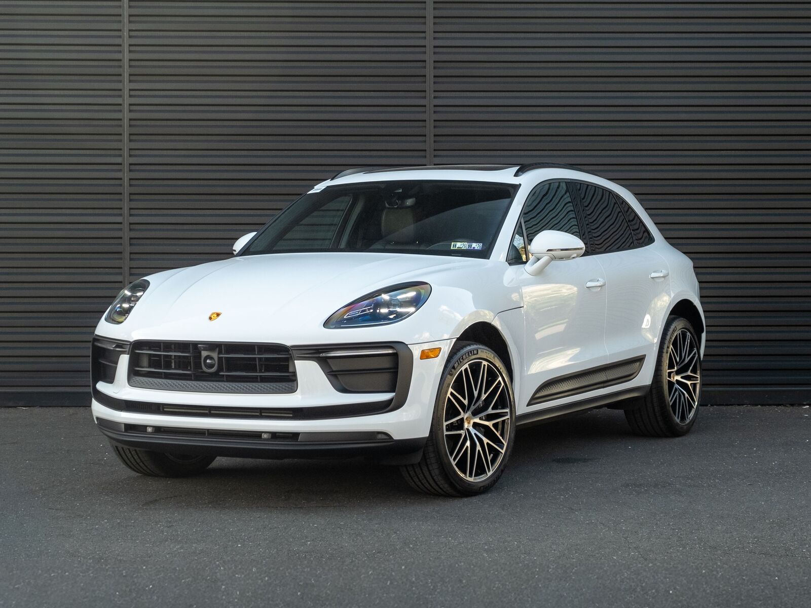 2026 PORSCHE Macan