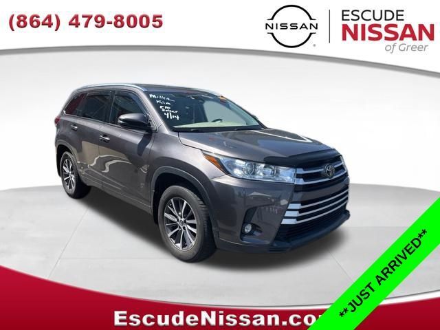 2017 TOYOTA Highlander