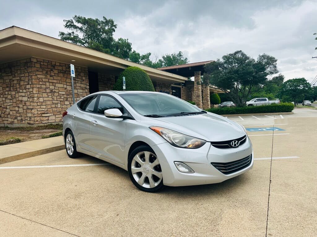 2011 HYUNDAI Elantra