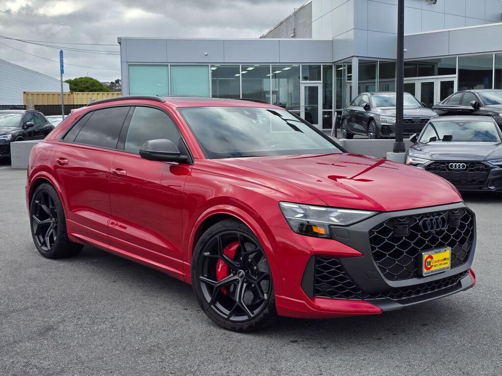 2025 AUDI RS Q8